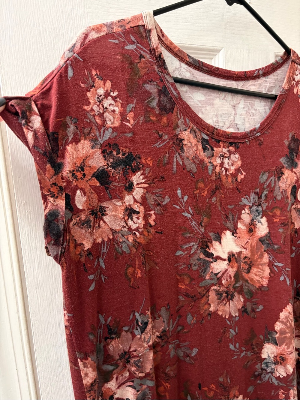 Maurices Floral Scoop Neck Short Sleeve Top in Burgundy and Pink